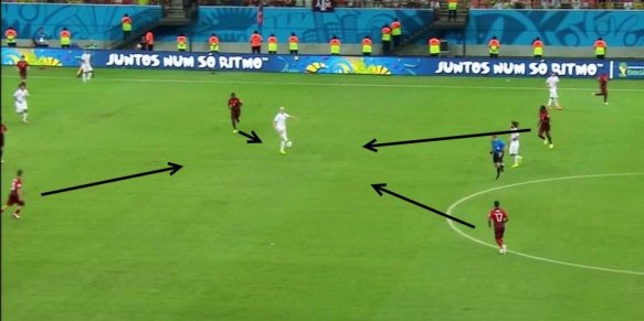 Michael Bradley receives the ball in space with only seconds remaining. He turns the ball over, leading to Portugal's game tying goal. (Credit: Business Insider). 